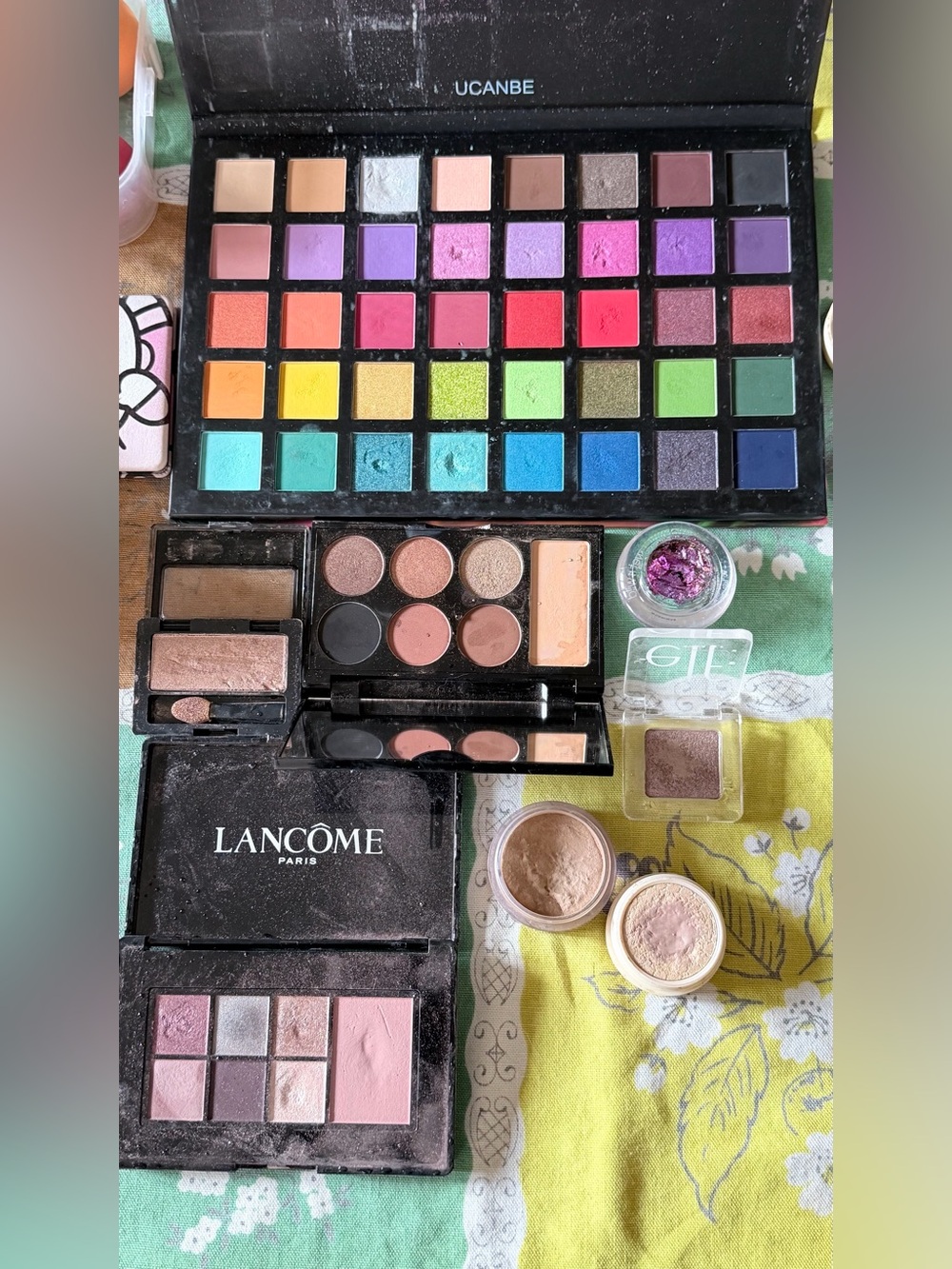Makeup Kit - Picture 2 of 5